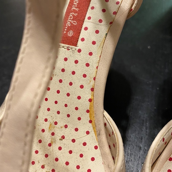 BAIT cream t-strap heels - 7.5 - Picture 2 of 7